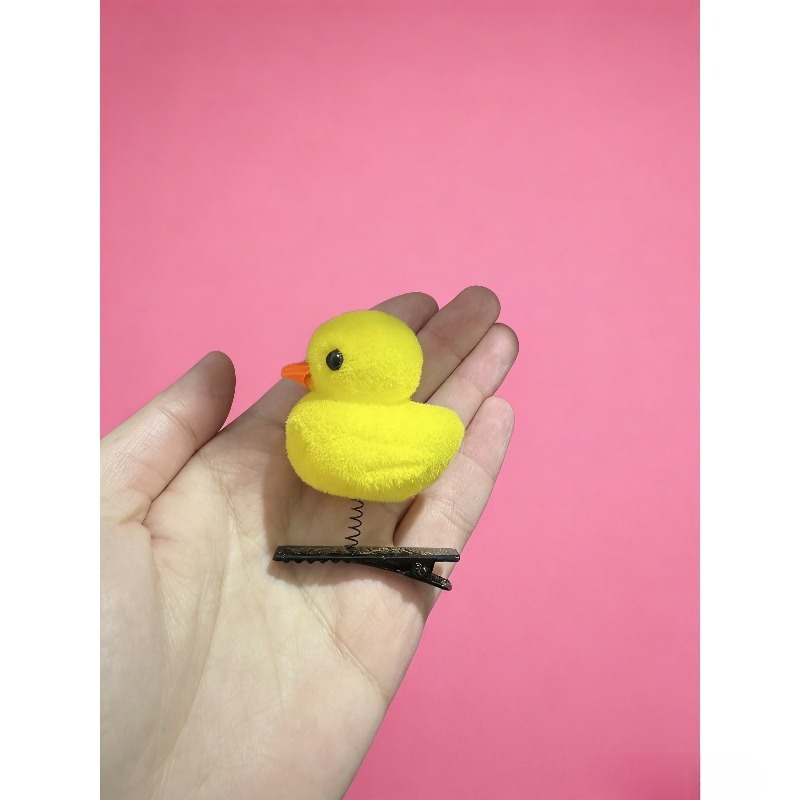 A cute cartoon yellow duckling - Photography Yellow avis et prix